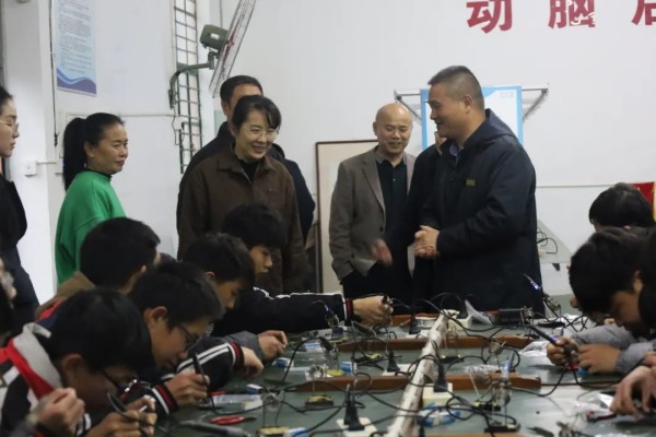 常德新德才職業(yè)學(xué)校,常德新德才,常德招生就業(yè),電子商務(wù)專(zhuān)業(yè)學(xué)校,專(zhuān)業(yè)學(xué)校報(bào)考哪里好